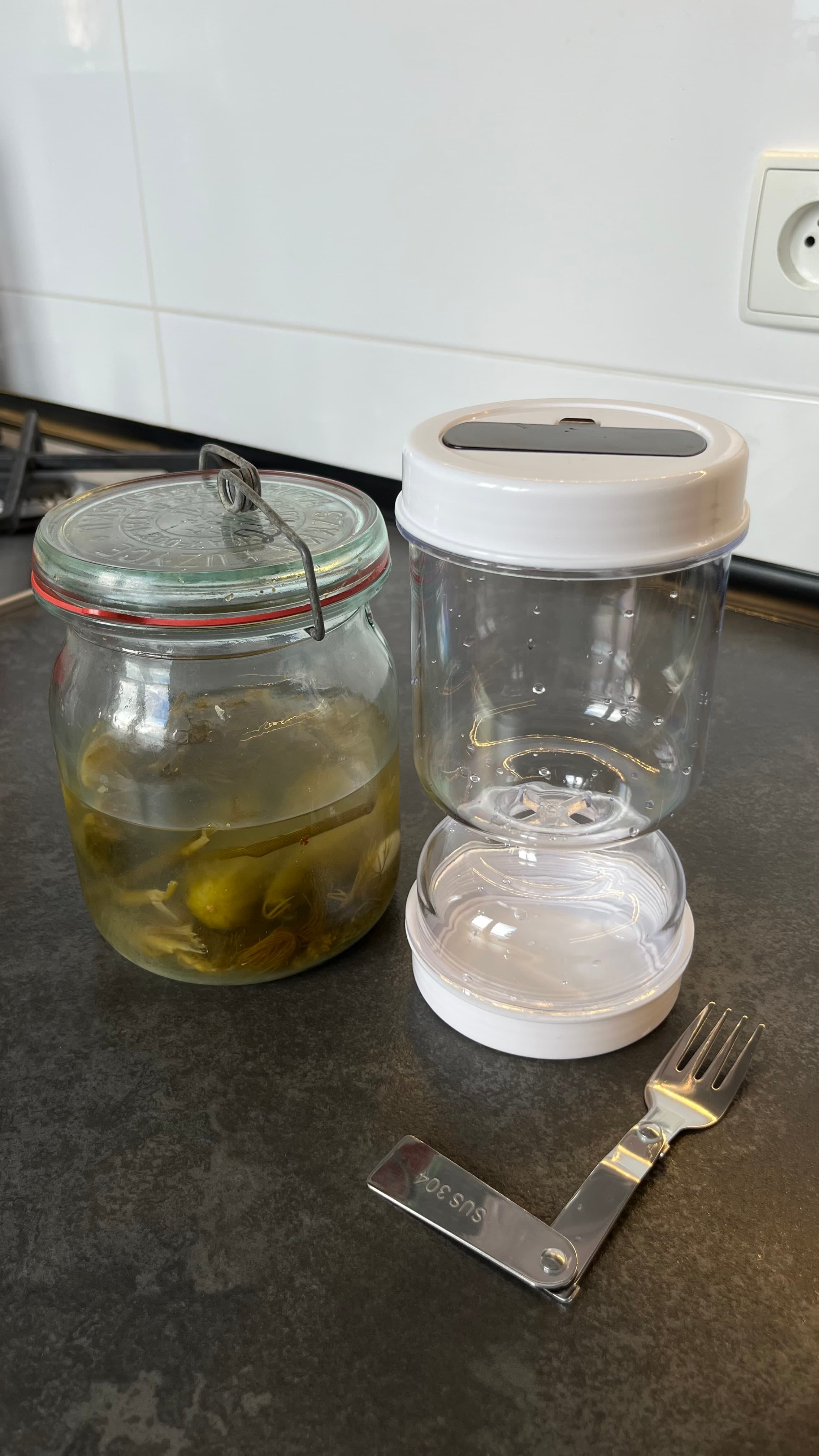 Słoik "Klepsydra" 1000 ml na przetwory z separatorem soku + składany widelec w zestawie