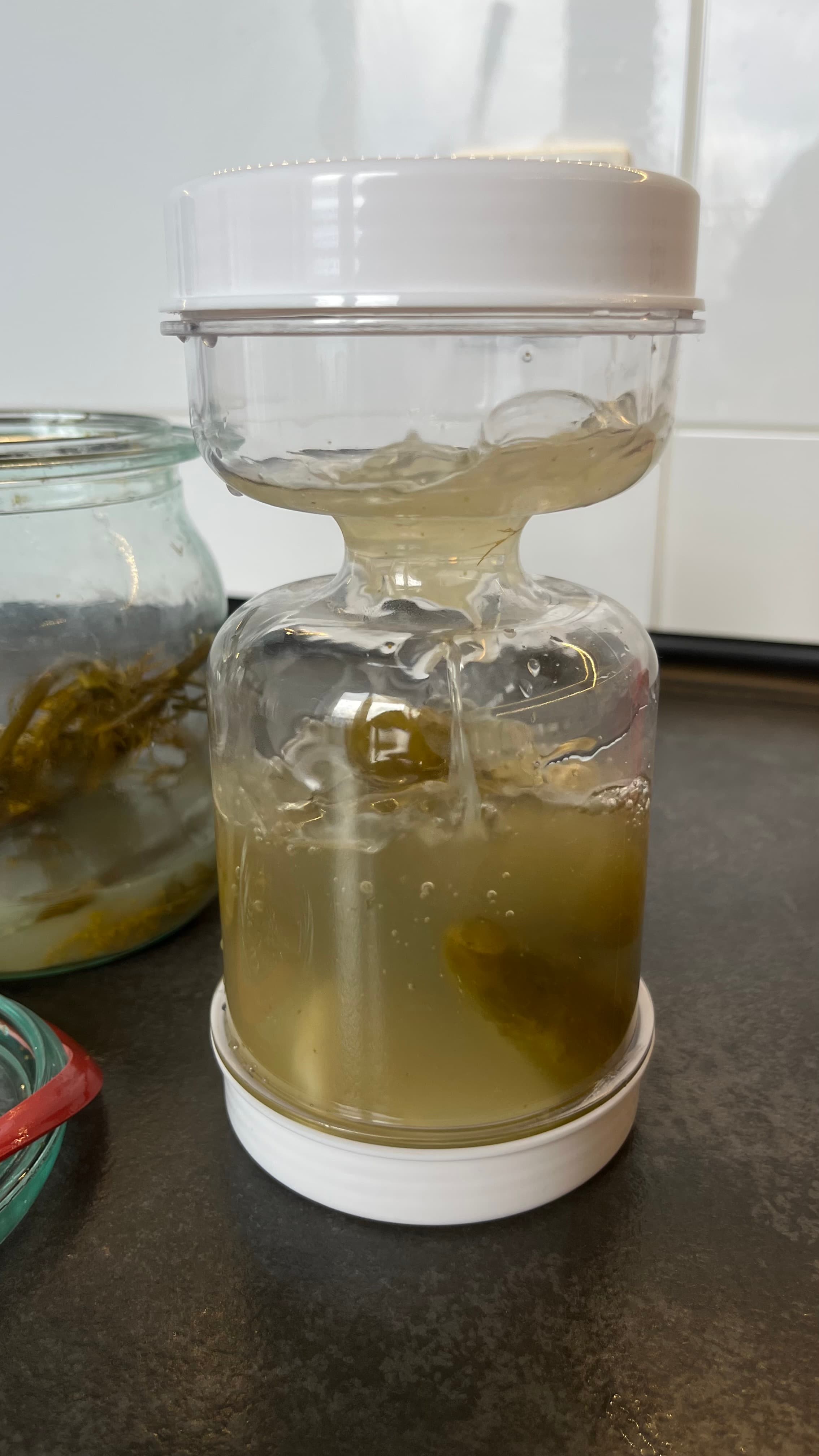 Słoik "Klepsydra" 1000 ml na przetwory z separatorem soku + składany widelec w zestawie